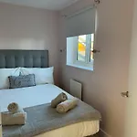 Joy & House Будинок відпочинку Бристоль