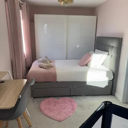 Joy & House * بريستول