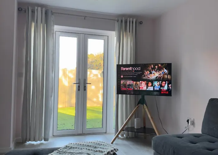 Joy & House بريستول